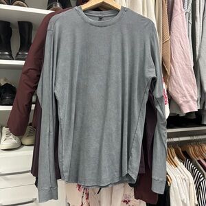 Lululemon Curved Hem Gray Long Sleeve Shirt